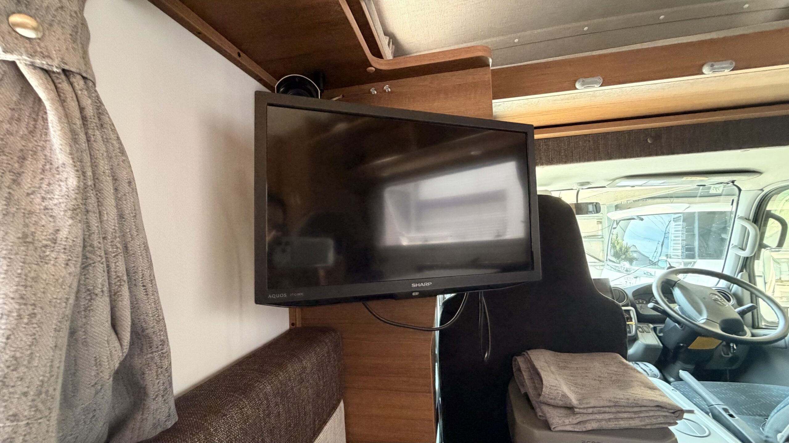 Kanoaキャンピングカーの広い車内